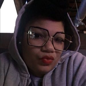 Meet your Posher, Crystal